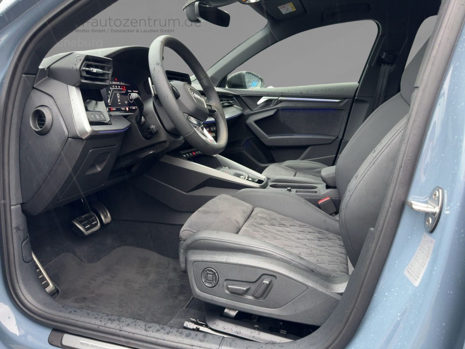 Fahrzeugabbildung Audi RS3 Limousine 2.5 TFSI quattro Alu LEDScheinw. P