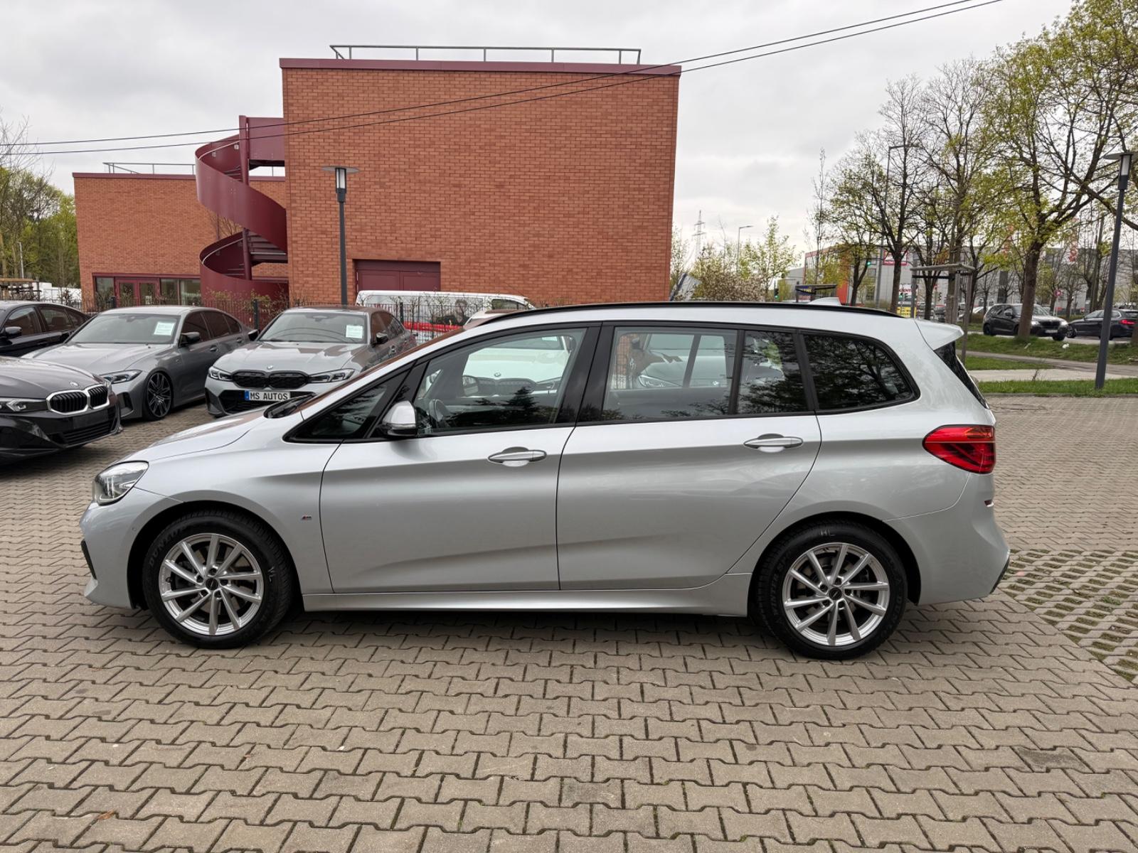 BMW 220 Gran T*MSport*7Sitze*Head Up*Panorama*Kamera