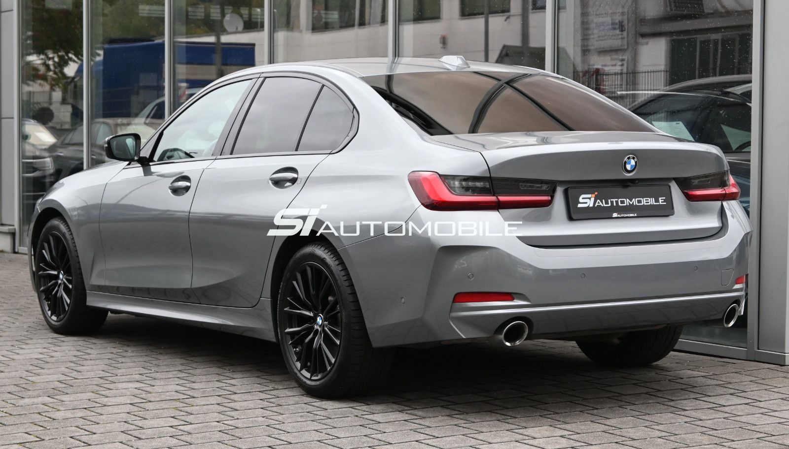 Fahrzeugabbildung BMW 330d xDrive °HEAD-UP°PRIVACY°STANDHEIZUNG°8FACH