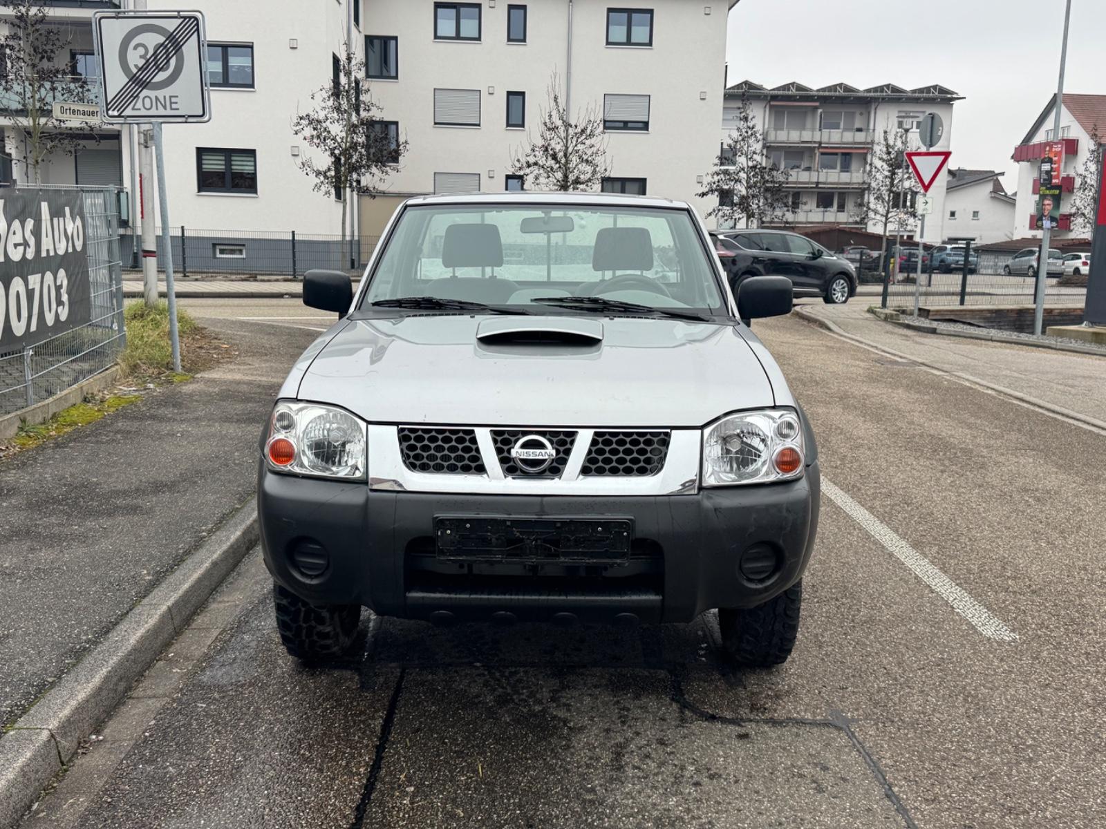 Nissan Navara TÜV NEU / 4x4 / 1-Hand / 2,5 Di