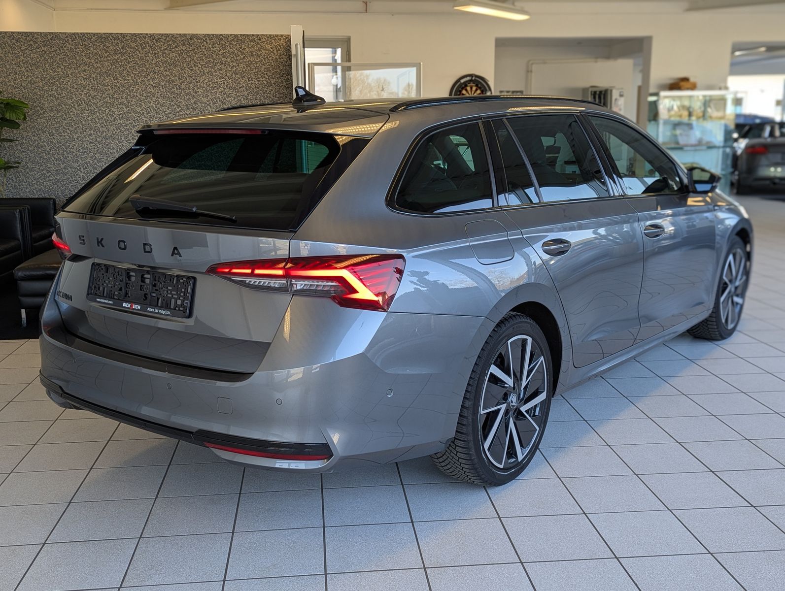 SKODA Octavia 2.0 TDI DSG Sportline Matix Assist+ 18" - Image 7