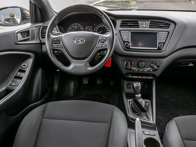Hyundai i20 Passion Plus Navi SHZ LenkradHZG Spurhaltea.
