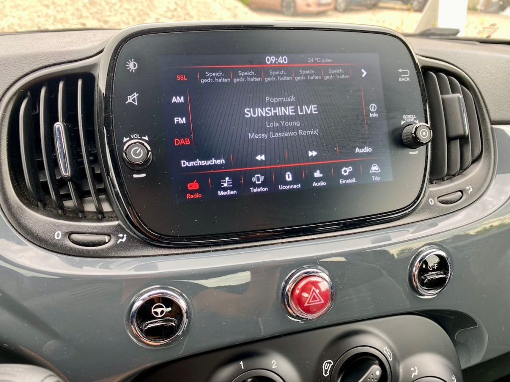 Fahrzeugabbildung Fiat 500 C 1.2 Dualogic Lounge PDC KLIMA ALU CARPLAY