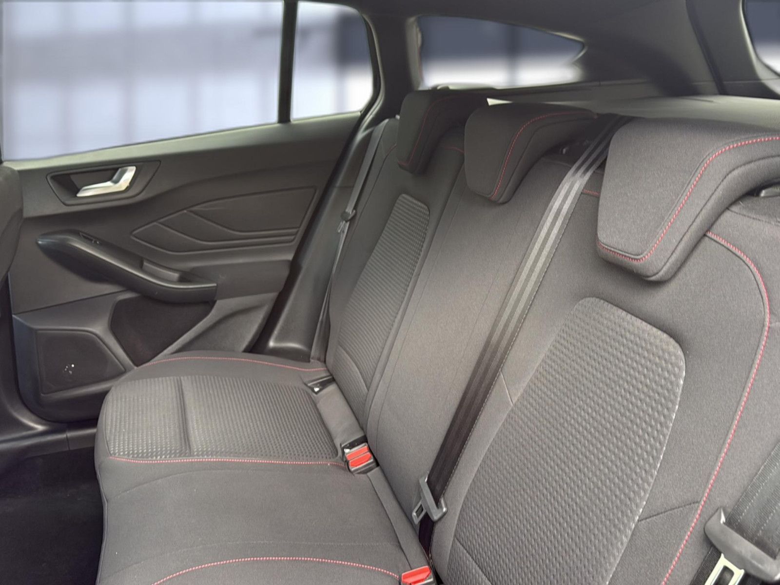 Fahrzeugabbildung Ford Focus Turnier ST-Line/