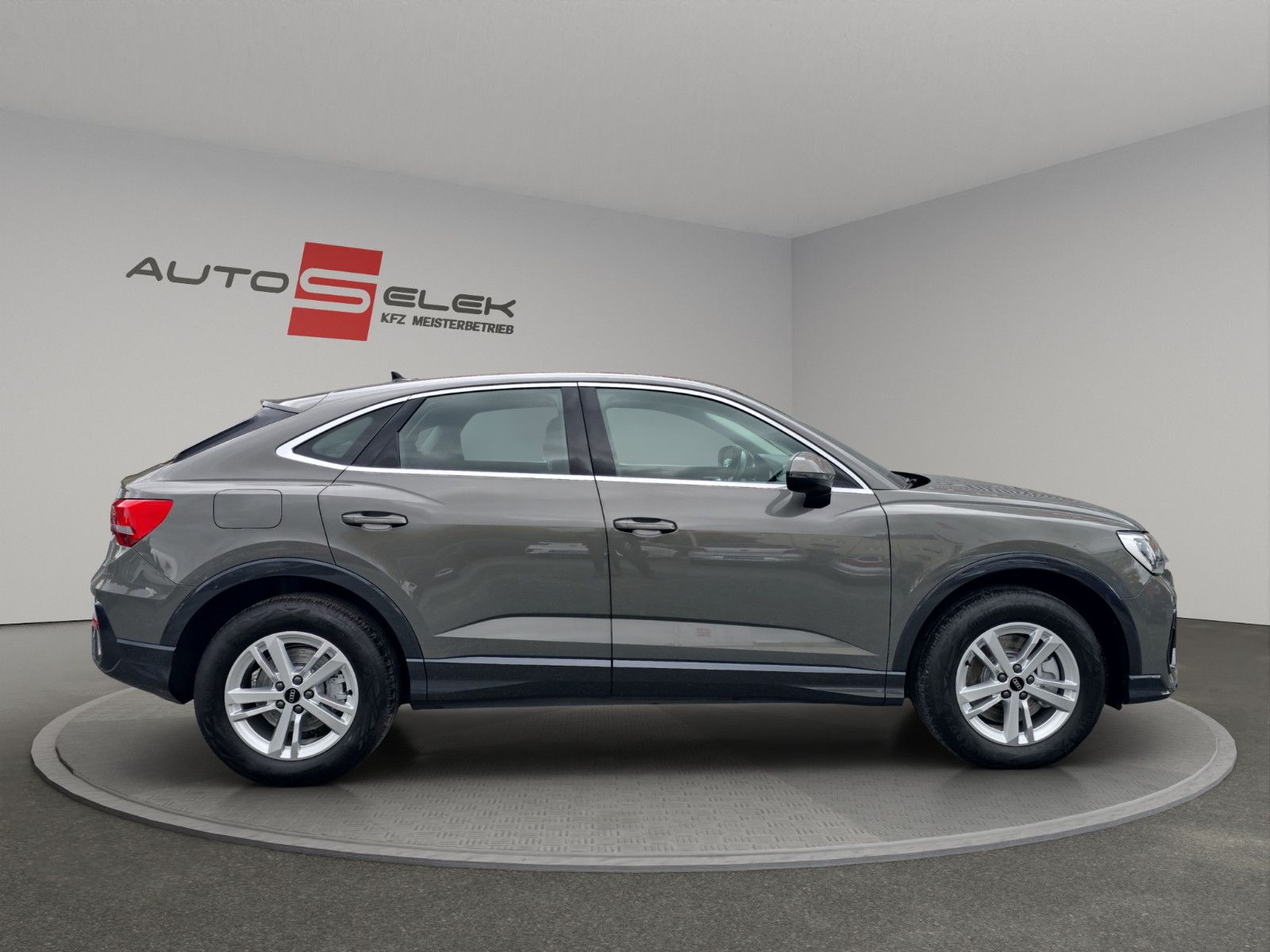 Fahrzeugabbildung Audi Q3 Sportback 45 TFSI e basis(EURO6d)