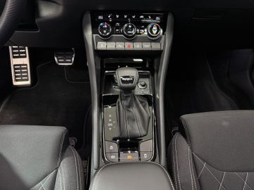 Skoda Karoq Sportline 1.5 Matrix+AHK+Panodach+Kamera