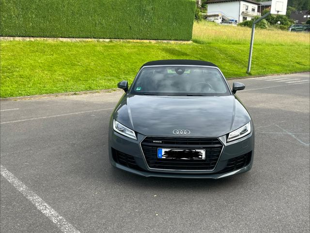 AUDI TT Roadster 2.0 TFSI S tronic quattro -
