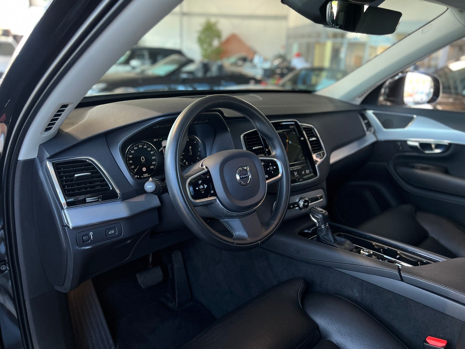 Fahrzeugabbildung Volvo XC90 Momentum AWD LED NAVI 7 Sitz Standhzg.