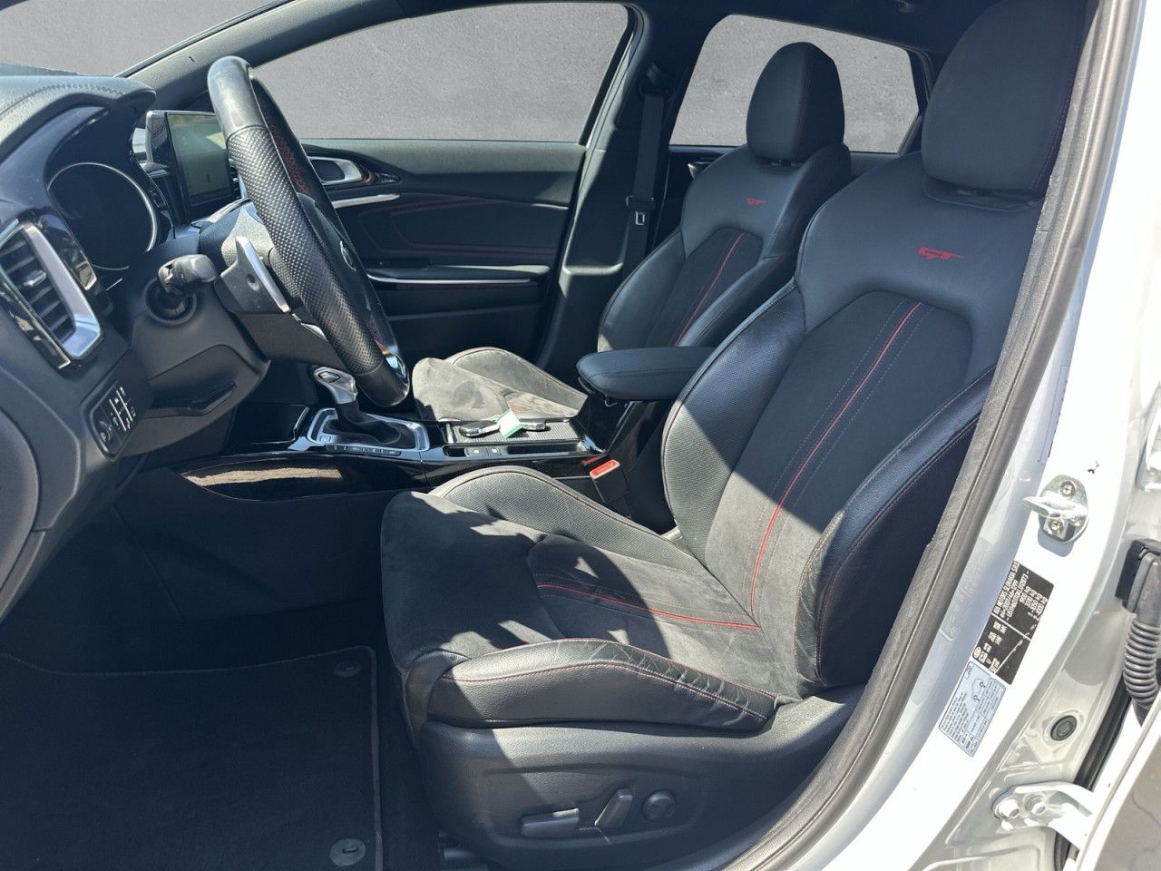 Fahrzeugabbildung Kia PROCEED T-GDI GT 1.6*Navi*Cam*1Hnd* - mit KI generiert/bearbeitet