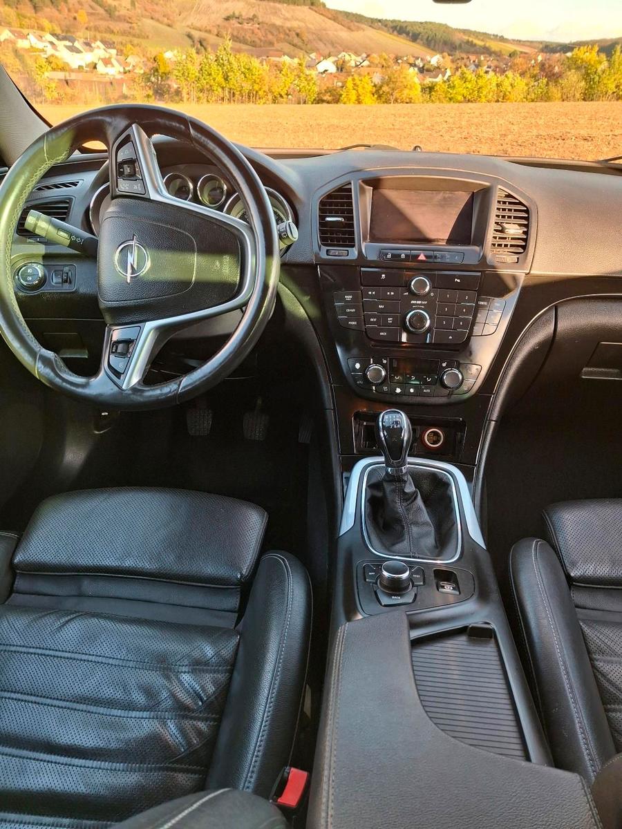 Opel Insignia 2010 — interior
