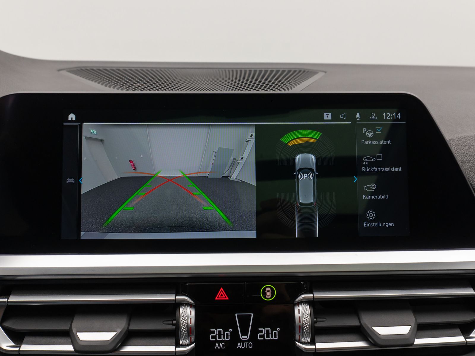 Fahrzeugabbildung BMW 330e xD Sport Line Panorama Laser Kamera HUD DAB