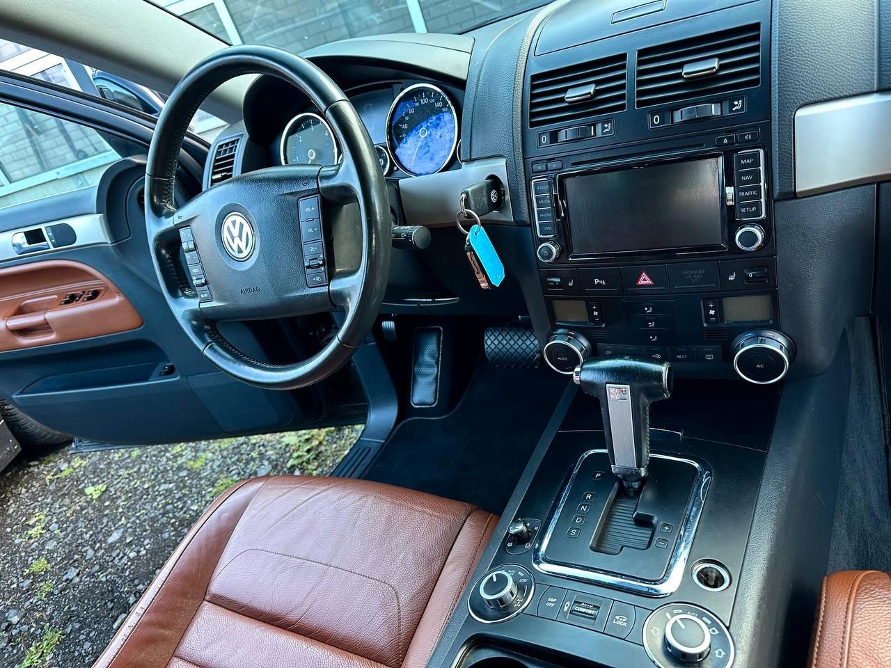 Volkswagen Touareg 2009 — photo 19
