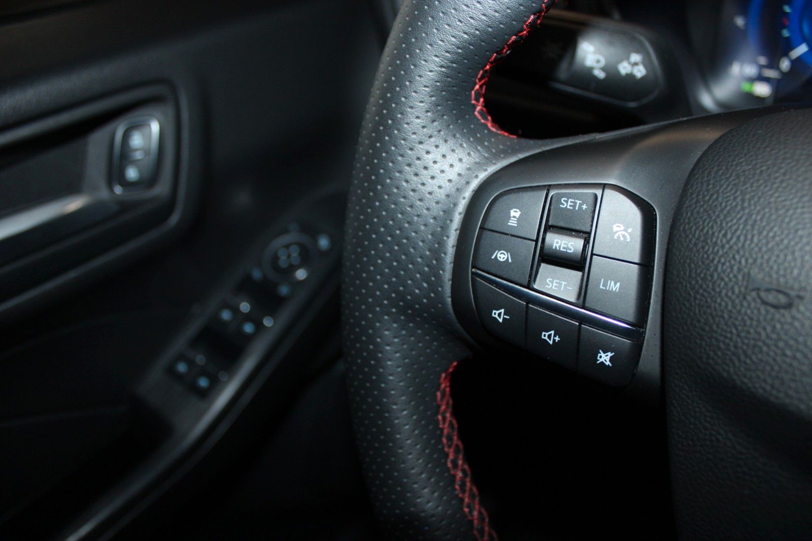 Fahrzeugabbildung Ford Kuga 2.5 PHEV ST-Line X Automatik LED ACC 2xCAM