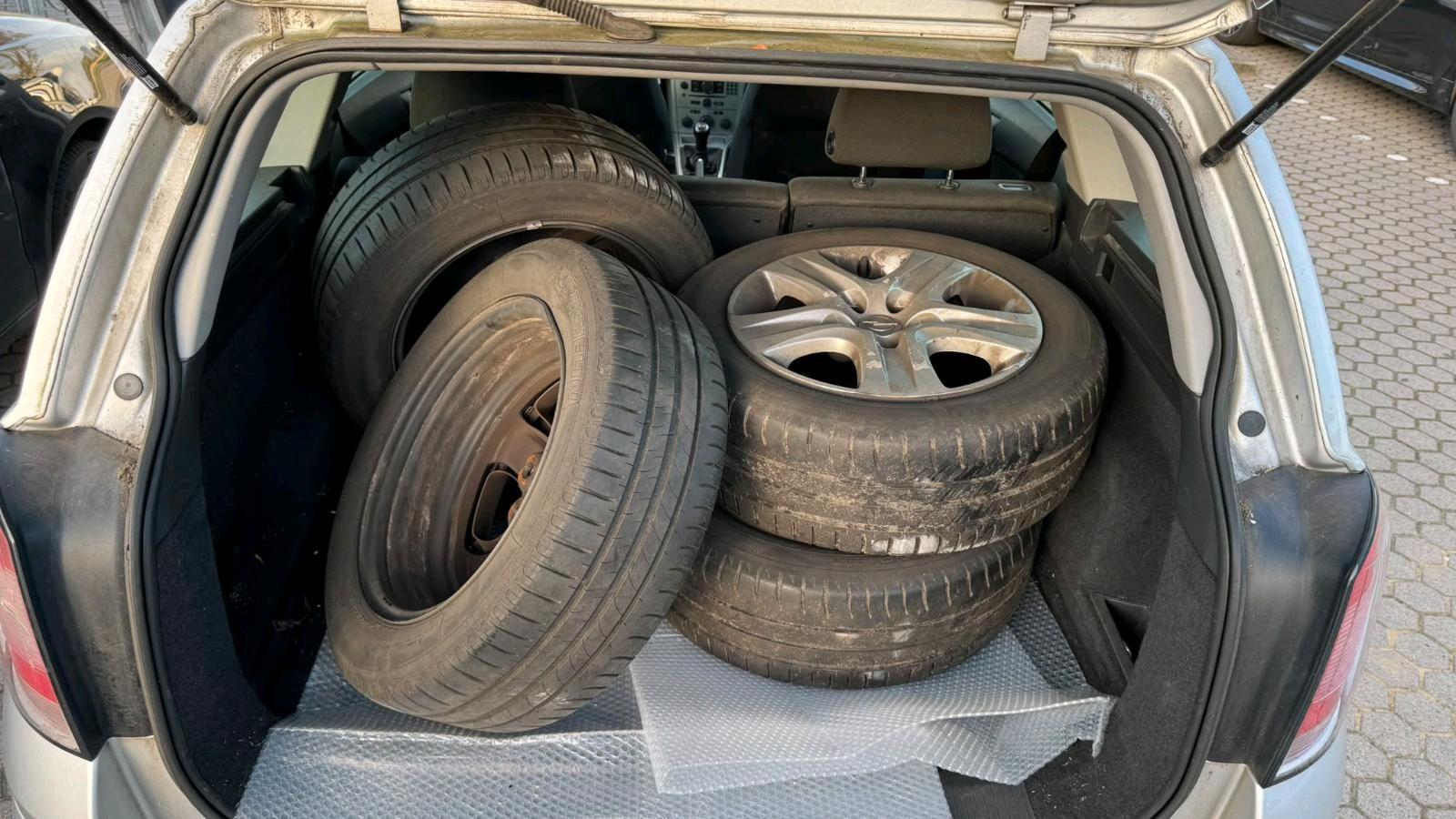 Opel Astra 2009 — photo 7