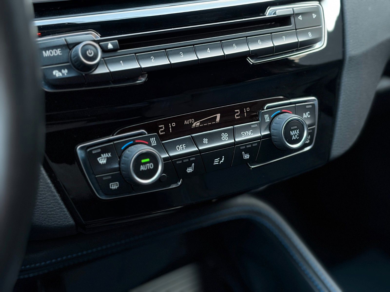 Fahrzeugabbildung BMW X1 sDrive20i M Sport Shadow LED Temp PDC