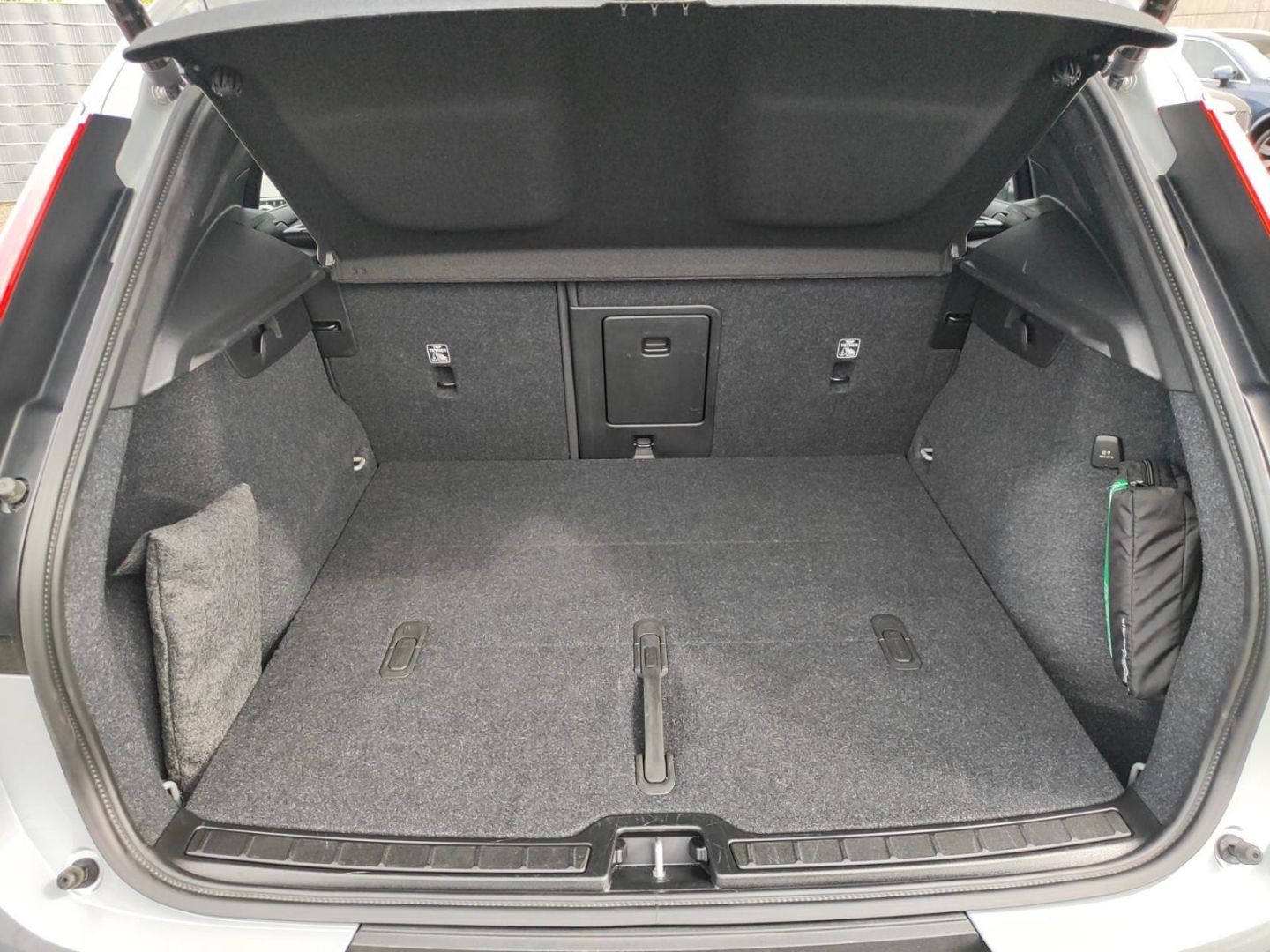 Volvo XC40 B3 Plus Black Edition  StandHZG Digitales C foto 11