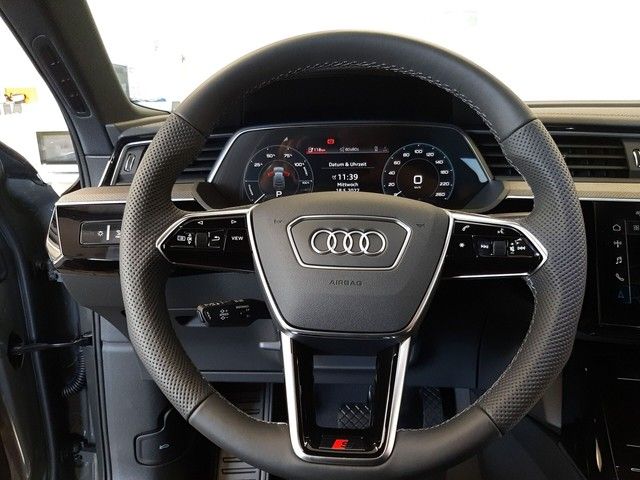 Fahrzeugabbildung Audi e-tron Sportback 55 S line black edition Matrix