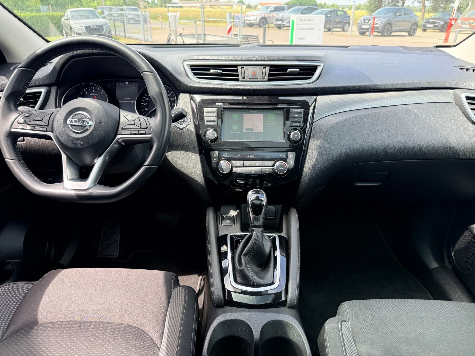 Fahrzeugabbildung Nissan Qashqai 1.3 DIG-T 117 kW N-Connecta