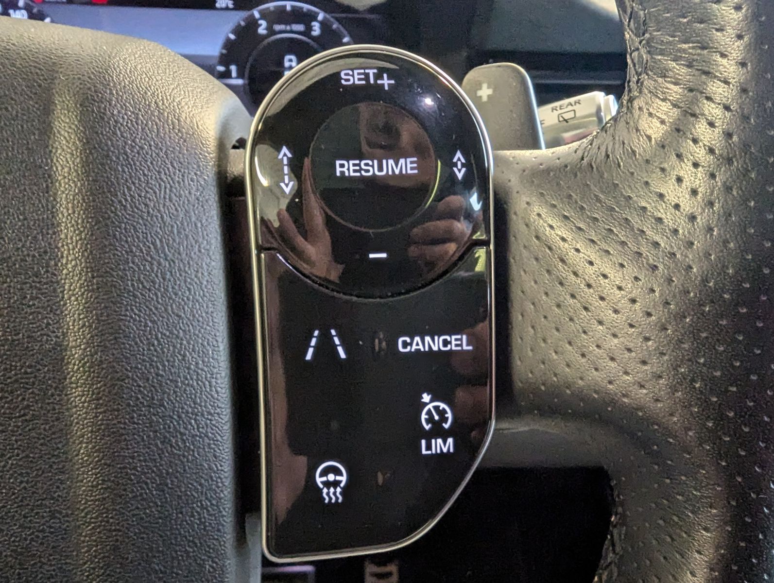 LAND ROVER Range Rover Evoque D180 R-Dynamic SE Pano HUD 20 - Image 25