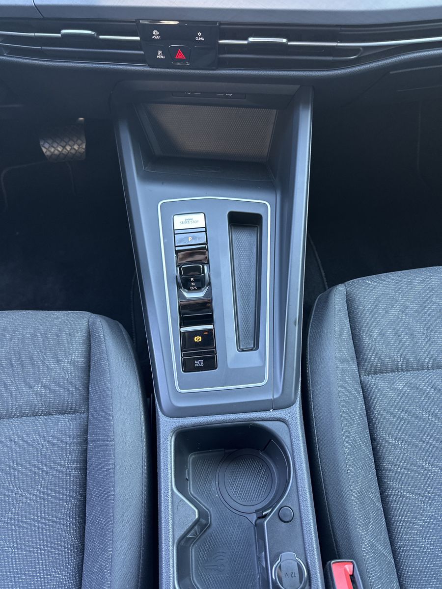 Fahrzeugabbildung Volkswagen Golf Variant 2.0 TDI DSG Life NAV+LED+KAM+AHK+VC