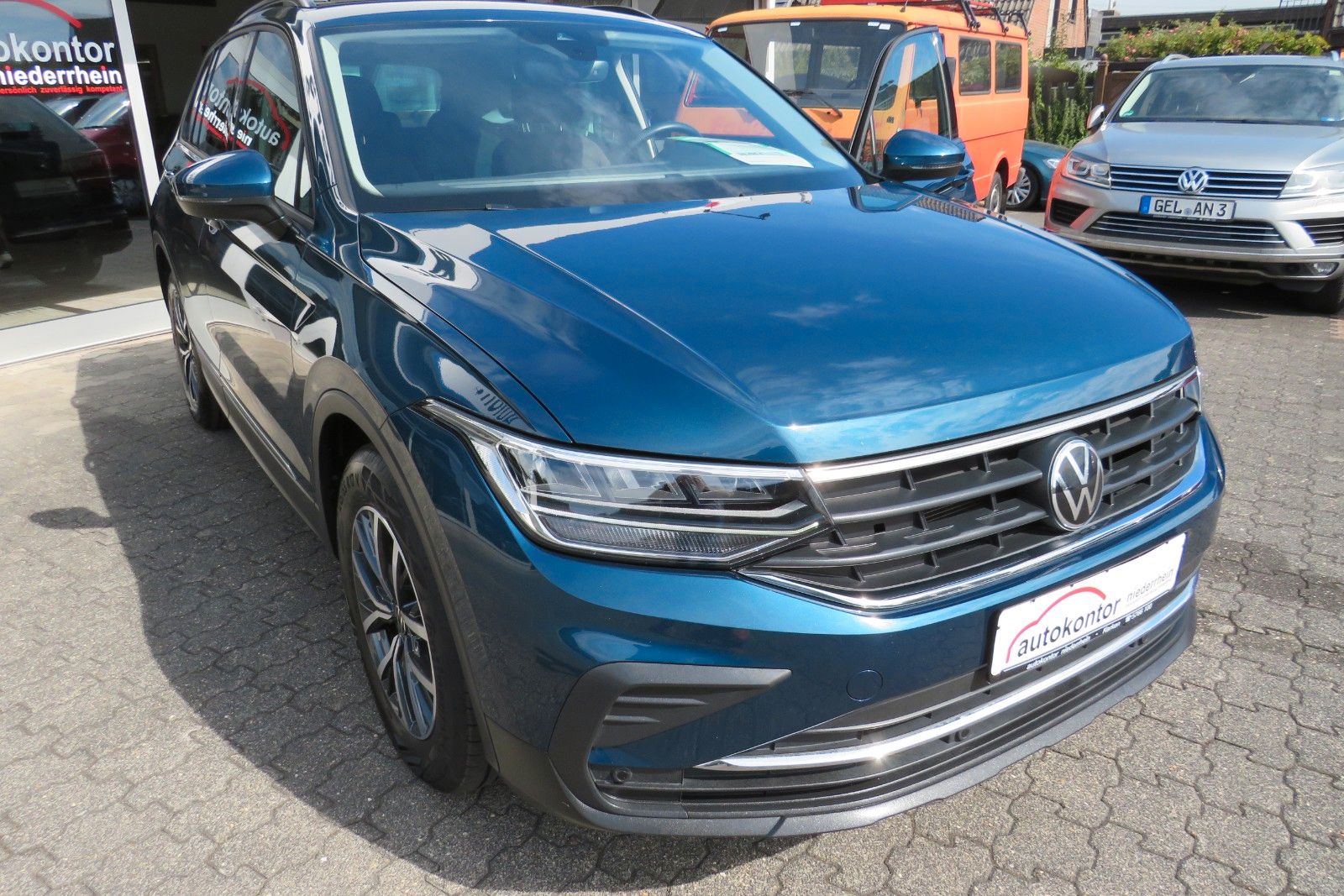 Fahrzeugabbildung Volkswagen Tiguan Life DSG AHK KAMERA ACC PDC SITZH. NAVI 1