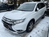 Mitsubishi Outlander Plus 4WD - Mitsubishi Outlander Plus mit Diesel-Antrieb