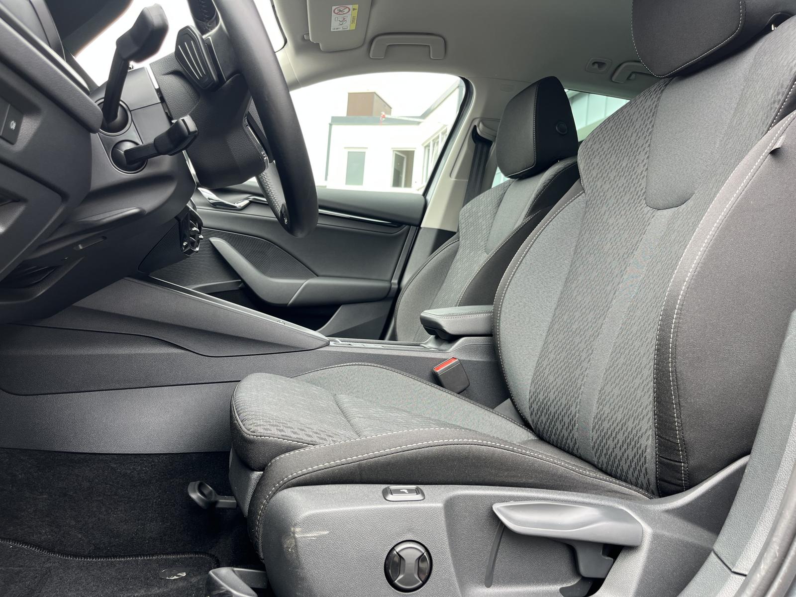 Skoda Octavia Combi 2.0 TDI DSG Blackline 141€ m.20% A