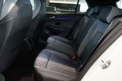 VW Golf 2.0 TDI R-Line | Pano | Matrix | Navi | ACC VW Golf 2.0 TDI R-Line | Pano | Matrix | Navi | ACC