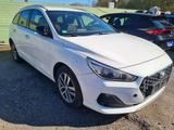 Hyundai i30 cw YES! - Hyundai: Unfallwagen
