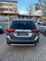 Mitsubishi Outlander Top 2.2 DI-D Top 4WD 7-Sitzer - Mitsubishi Outlander mit Diesel-Antrieb: Allradantrieb, Geländewagen, Automatik, 2.2