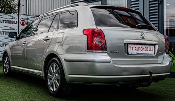 Fahrzeugabbildung Toyota Avensis Executive 1.HAND| NAVI | AHK |  TÜV NEU