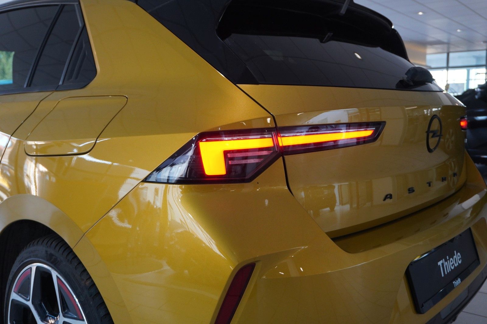 Fahrzeugabbildung Opel Astra L Lim. 1.6 HYBRID GS SPORT NAVI/360°/SPORT