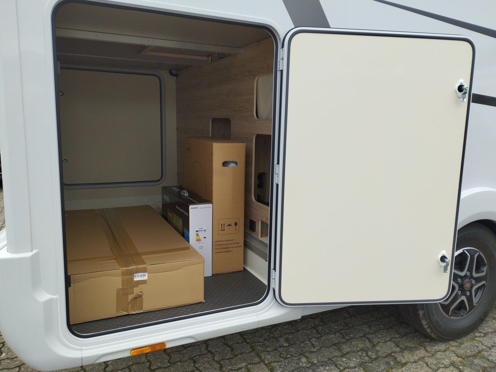 Fahrzeugabbildung Eura Mobil Integra Line IL 720 EF SAT, SOLAR, LUFTFEDERUNG