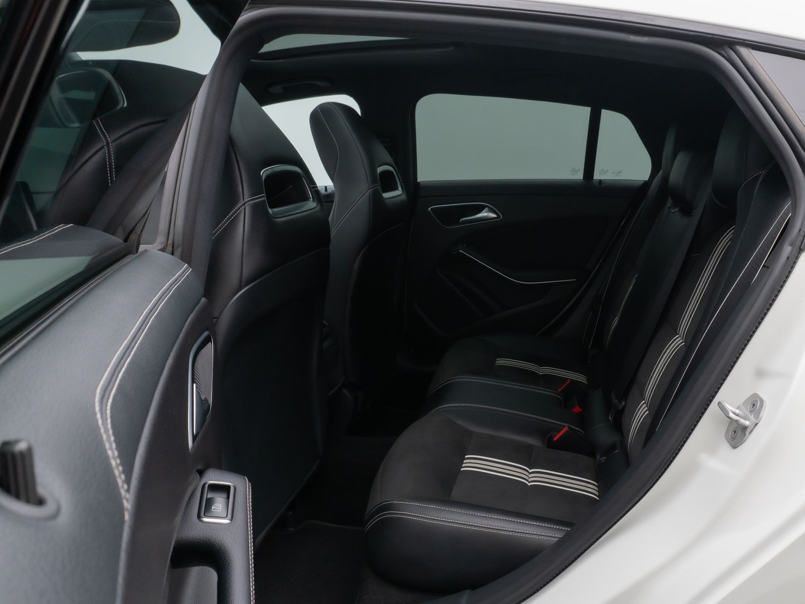 Fahrzeugabbildung Mercedes-Benz CLA 220 Shooting Brake /d 4Matic AMG Pano Standh