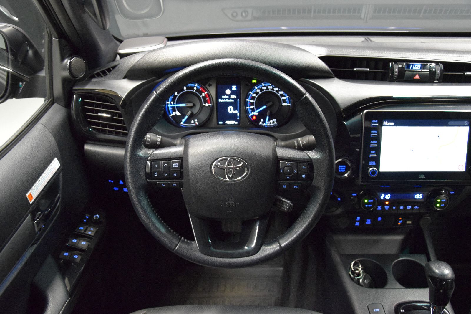 Fahrzeugabbildung Toyota Hilux 4x4 Invincible DoKa AHK JBL Keyless LED