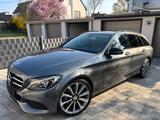 Mercedes-Benz C 220 d  T AVANTGARDE Autom PANO LED Kamera Navi