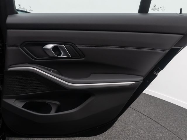 BMW 330, 2022 — 31