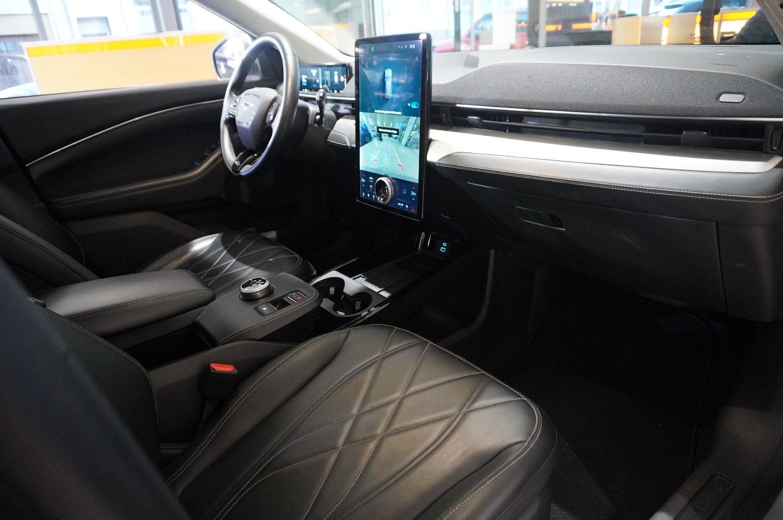 Fahrzeugabbildung Ford Mustang Mach-E NAVI/LED/KAMERA/LEDER/SHZ/DAB+