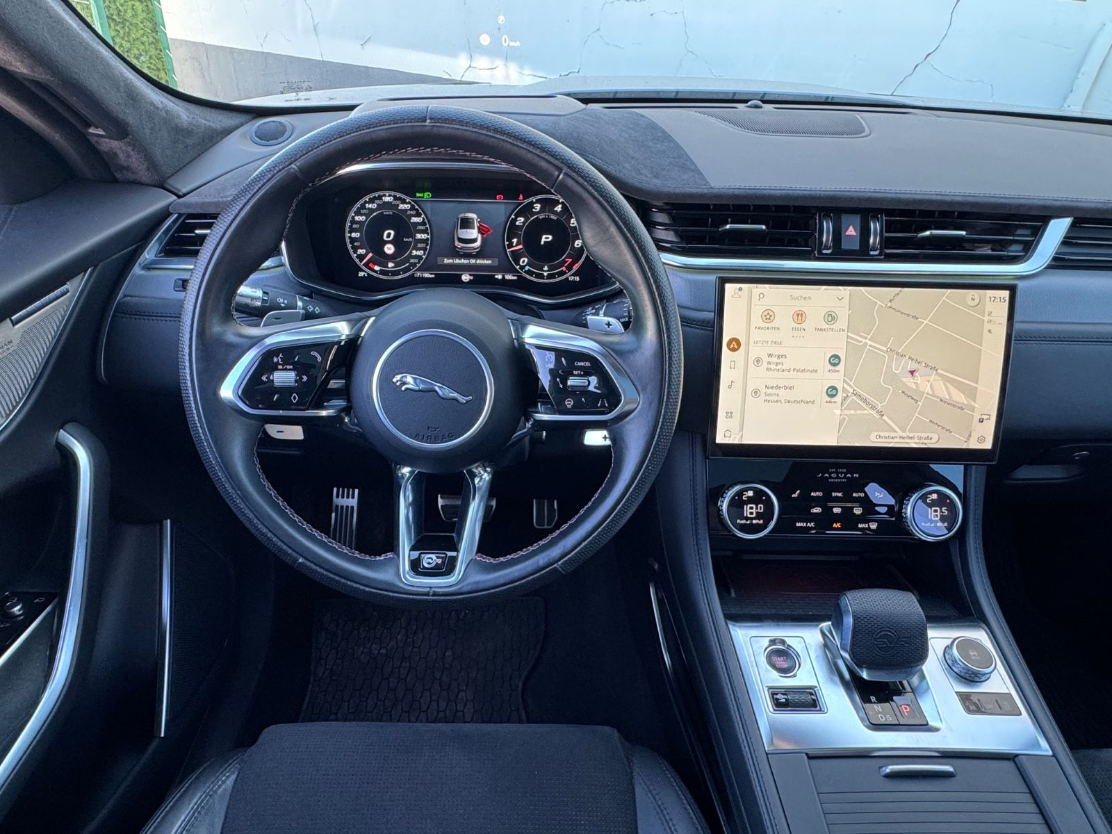 Fahrzeugabbildung Jaguar F-PACE SVR /PANO/MERIDIAN/360°KAM/HUD/AMBIENTE