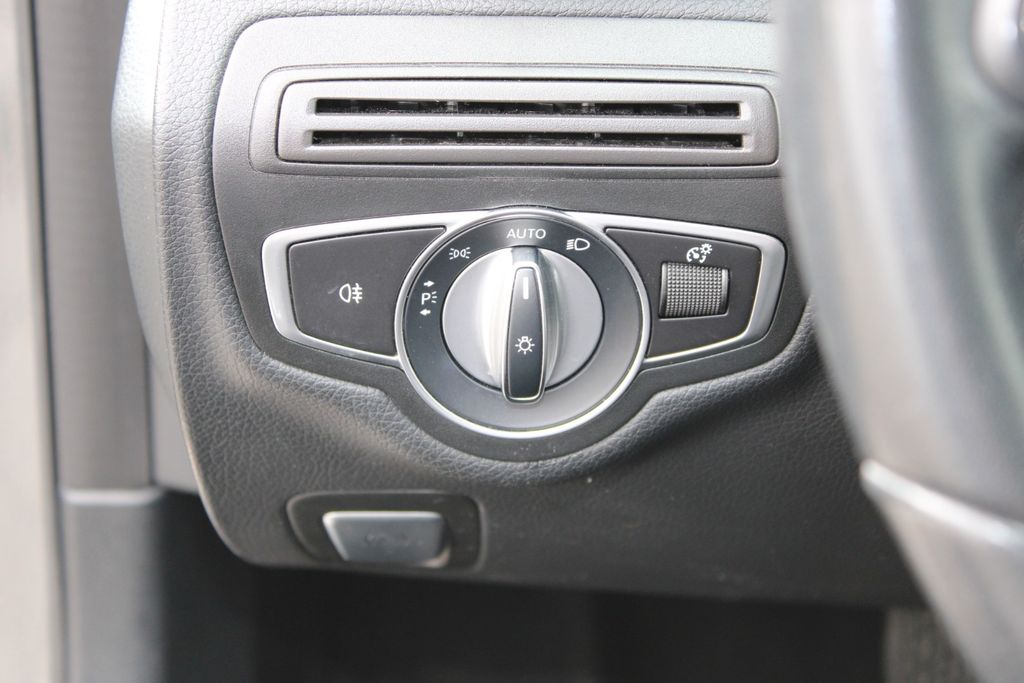 MERCEDES-BENZ C 220 d T LED AUT SHZ KAM NAVI PDC