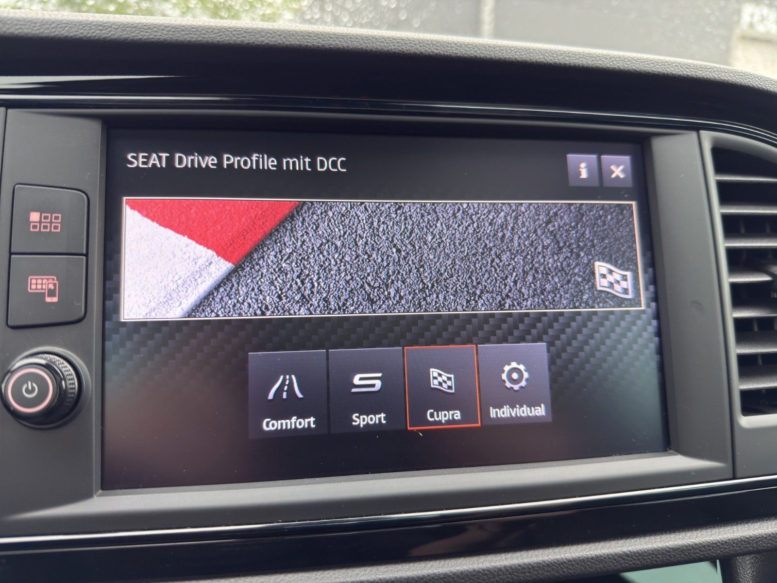 Fahrzeugabbildung SEAT LeonST Cupra*Pano*ACC*Soundsystem*Carplay*Allrad