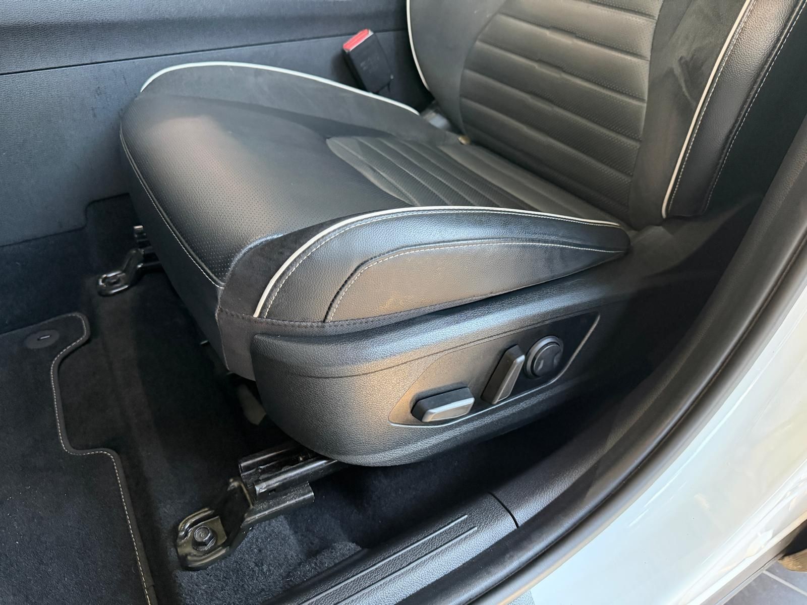 Fahrzeugabbildung Kia Sportage GT-Line 4WD AHK PANO 360° H/K LEDER 19"