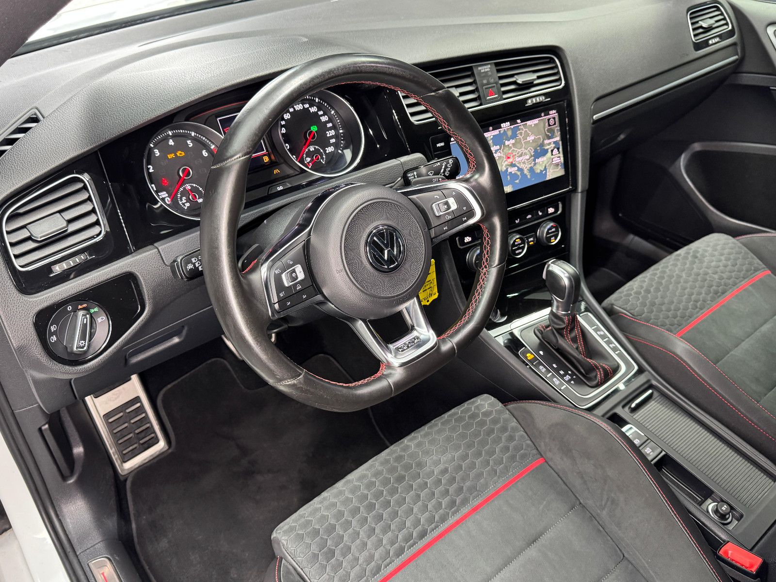 Fahrzeugabbildung Volkswagen Golf VII Lim. GTI BMT/Start-Stopp