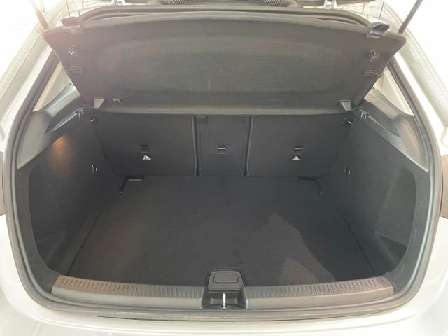 Fahrzeugabbildung Mercedes-Benz A 200 Progressive Tempomat/LED/DAB/ParkAssistent