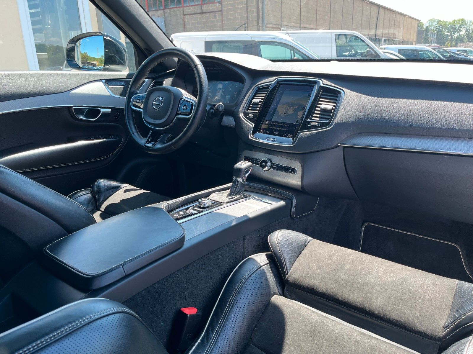 Fahrzeugabbildung Volvo XC90 R DESIGN AWD Navi Leder Pano LED *7-SITZER*