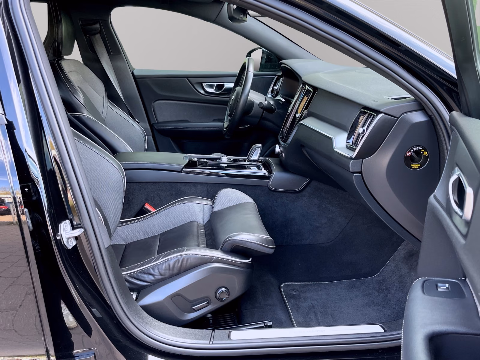 Volvo S60 R T8 RECHARGE PLUG-IN AWD 4x4 PILOT GARANTIE, миниатюра 21