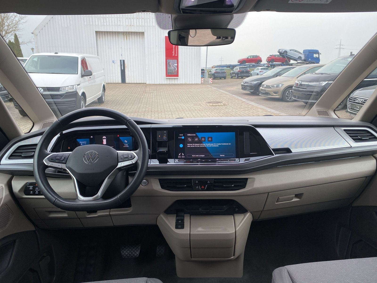 Fahrzeugabbildung Volkswagen T7 Multivan 2.0 TSI DSG 7-Sitzer MATRIX PANO KAM