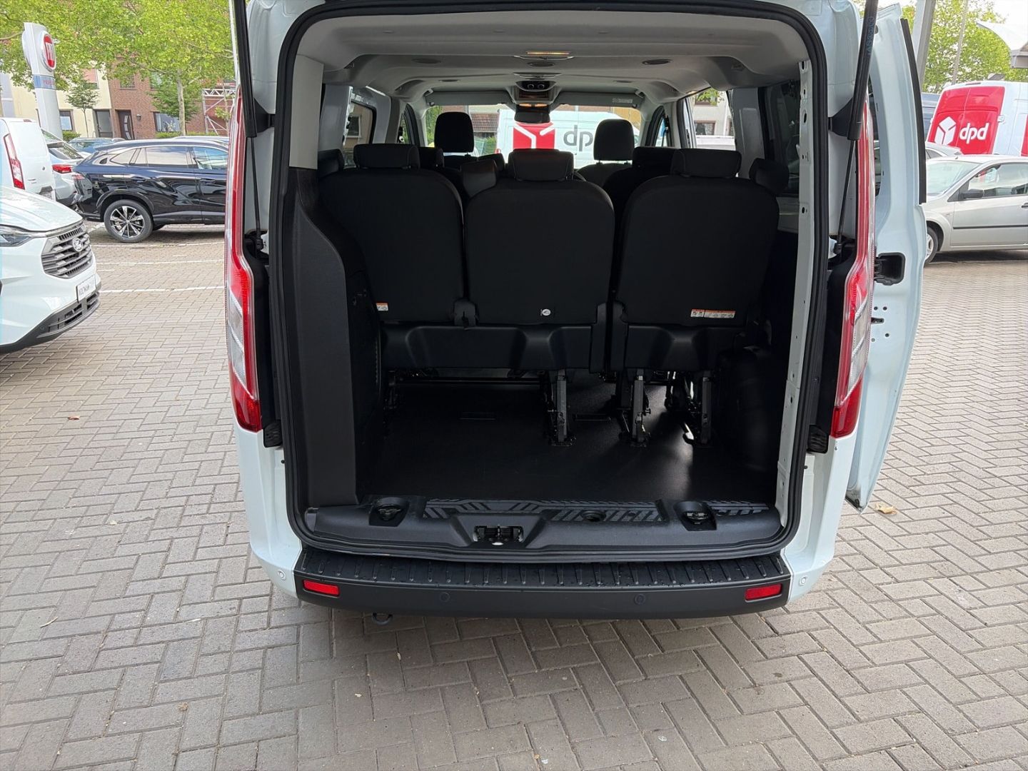 Fahrzeugabbildung Ford Tourneo Custom Kombi 320 L1 Trend Kurvenlicht DA