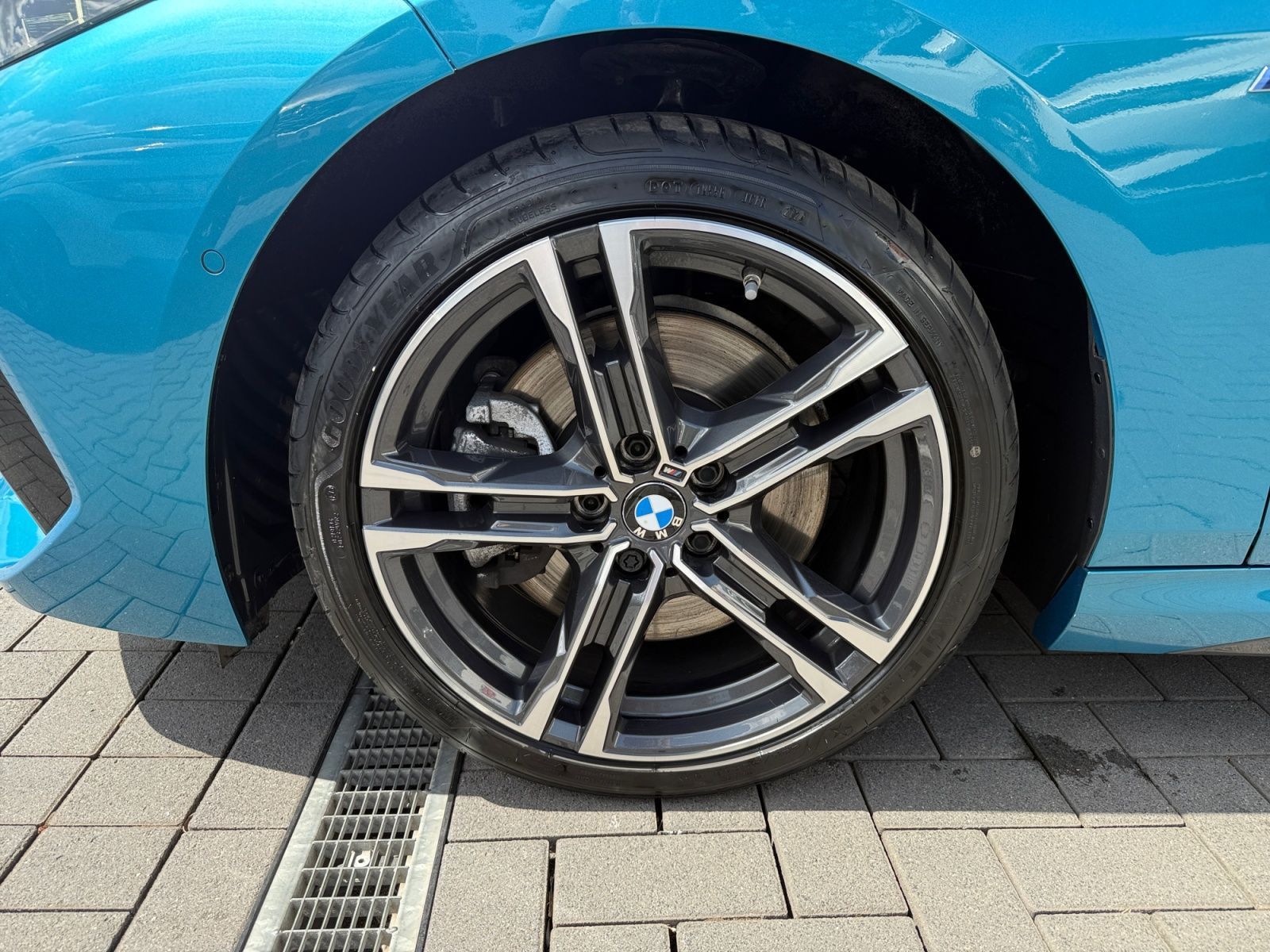 Fahrzeugabbildung BMW 220 Gran Coupé 220d xDrive M SPORT LED R-KAMERA