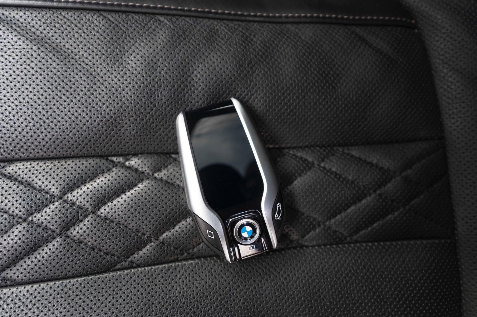 Fahrzeugabbildung BMW 745 e M Sportpaket Laserlicht Head Up Harman